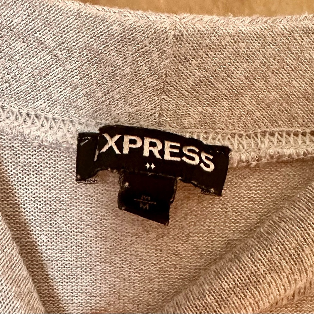 Express top. Size Medium - Picture 3 of 3
